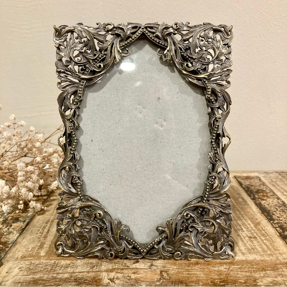Ornate Silver Colored Photo Frame 4x6 Oval Sunflower Designs